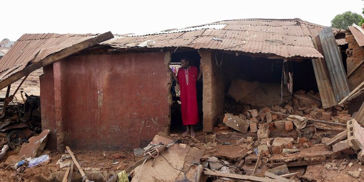 Nigerija poplava ubija najmanje 111 u gradu sjevernog tržnice nakon bujne kiše