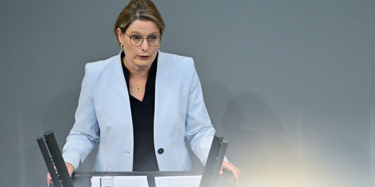 Njemački ministar pravde poziva na potencijalno zabranu najveće oporbene stranke – RT World News