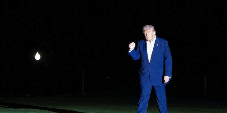Nova anketa pokazuje da je Trumpova ocjena odobrenja pod vodom na gotovo svakom izdanju