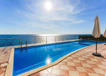 Obećao ženi popraviti bazen na Krku, uzeo akontaciju i prestao se javljati