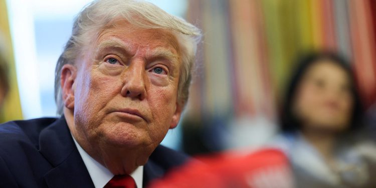 Odvjetnik zvižduka u Trumpovom dosjeima za ukidanje tužbe zbog oduzetog sigurnosnog odobrenja