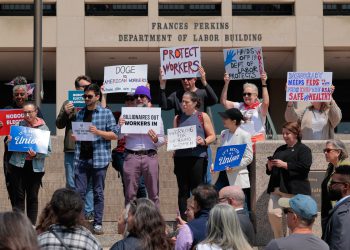 Ogorčenje nakon što je Trumpova administracija obustavila program obuke za posao za radnike s niskim dohotkom