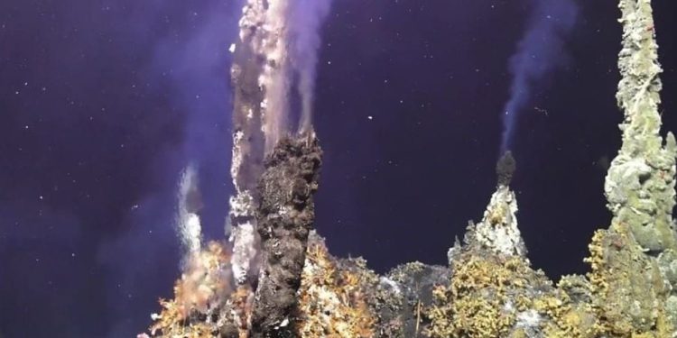 Ogroman podmorski vulkan svakoga bi trenutka mogao erumpirati!