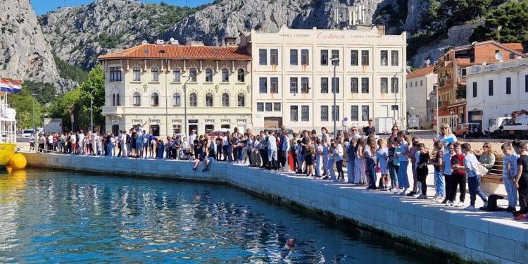 Omiški učenici vraćaju život u more koje – život znači!