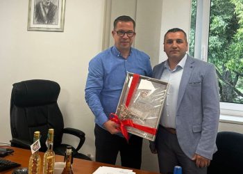 Općina Klis pomaže Novom Travniku: Obnovljeno dječje igralište, kupljene nove klupe u parku