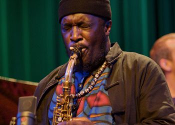 Oprez, u dvoranu Lisinski dolazi vrač: Koncert s prizivanjem duhova predaka