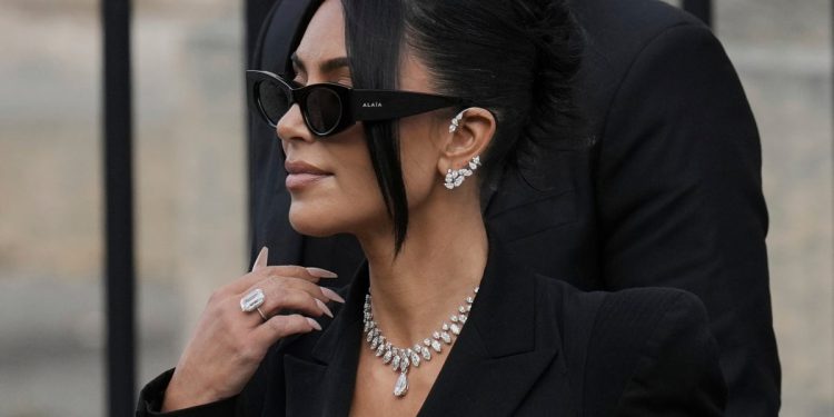 Osam proglašenih krivim za nasilnu pljačku Kim Kardashian u pariškom stanu