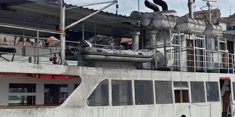 Otočanka s Elafita: “Već 20 godina slušamo obećanja o novom brodu”