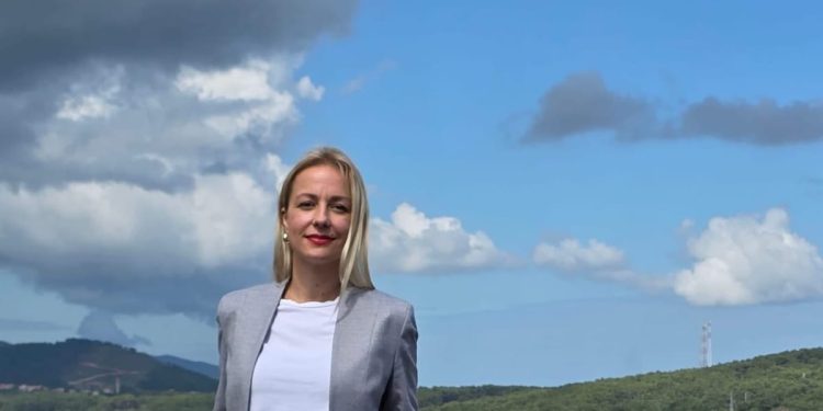 Otocima je potrebna ženska ruka