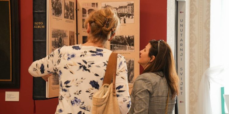 Otvorena izložba o prvoj makarskoj slikarici: Izložba u čast ženi čiji su portreti krasili prvu makarsku knjižnicu