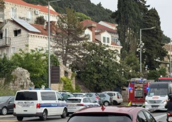 Ozlijedio bivšu i njezinu susjedu, a potom ušao u stan i zapalio joj krevet!