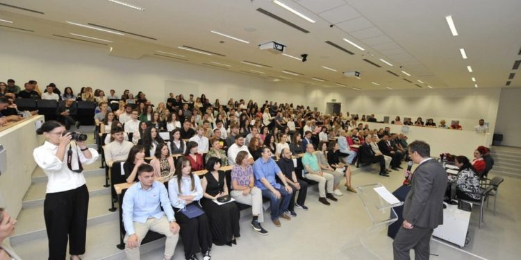 PMF Split svečano proslavio osam desetljeća postojanja: “Ljudskošću i profesionalizmom nastavimo biti primjer našim studentima”