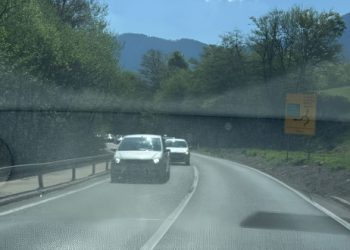 PRODUŽENI VIKEND Gužve na cestama u BiH, kolone od izlaza s autoceste