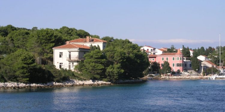 PROJEKT ARHIPELOGOS Ruševna vojarna na otoku Molatu pretvorit će se u Sveučilišni kampus za više odjela!