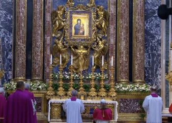 Papa Lav ponovno kleknuo pred Djevicu Mariju: Tražio zaštitu za čovječanstvo
