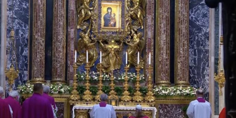 Papa Lav ponovno kleknuo pred Djevicu Mariju: Tražio zaštitu za čovječanstvo
