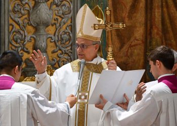 Papa Leo XIV ažuriranja uživo: kardinal kaže da će Leo biti ‘prokleti dobar papa’ dok Bijela kuća umanjuje Trump napetosti