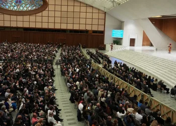 Papa Leo XIV jelo savjet novinarima, spominje AI Challenge na prvoj konferenciji za novinare