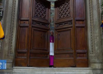 Papinska konklave ažuriranja uživo: kardinali započinju tajno glasovanje za biranje pape