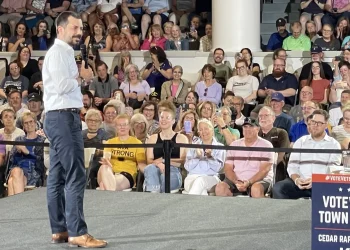 Pete Buttigieg adrese 2028 Špekulacije tijekom posjeta Iowa
