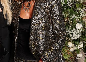 Pip Edwards donosi rocker chic izgled srebrnoj zabavi u rubnom sivom ansamblu dok se Sydneyjev stil set izlazi za glamuroznu gala za dobrotvornu gala