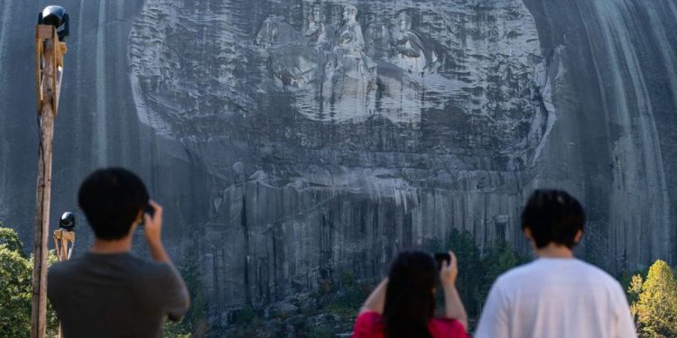 Planinar pronalazi spaljeno tijelo u blizini vrha popularne turističke atrakcije u Gruziji