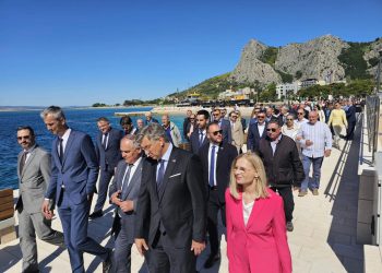 Plenković i Boban na otvaranju nove luke u Omišu: “Nastavljamo ulagati u obalnu infrastrukturu”
