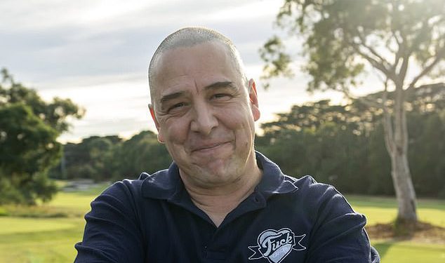 Pobjednik zlata logie Samuel Johnson otkriva novi izgled dok voljeni glumac obrija glavu prema dobrotvornom društvu svog raka pokojnog brata i sestra Love Your Sestra