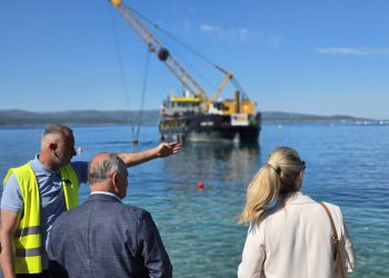 Počela izgradnja nove luke u Bolu vrijedne 16 milijuna eura, završavaju radovi u Milni