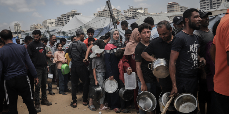 Podrška za Hamas odbija jer prijeti da gladuju Palestinci traže pomoć
