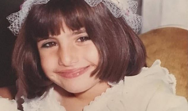 Pogodite tko! Zvjezdana zvijezda Home and Away dijeli simpatičnu fotografiju s povratnim udarcem dok slavi 48. rođendan