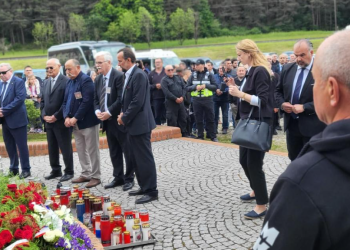 Položeni vijenci i zapaljene svijeće za žrtve Bleiburške tragedije i Križnog puta