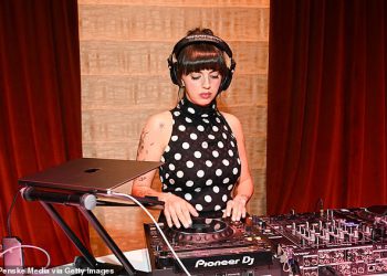 Ponižavajući trenutak Rebecca Black DJ -a da isprazni sobu na AMAS -u nakon zabave