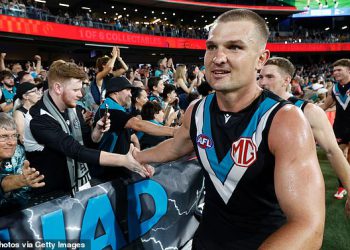 Port Adelaide AFL zvijezda Ollie Wines daje veliku najavu o svom osobnom životu u srčanom dvostrukom otkrivanju