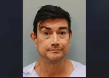 Posjetio je mamu kako bi je izveo na Majčin dan. Umjesto toga, njegov korak ga je ustrijelio, kažu policajci