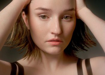 Posljednja od nas zvijezda Kaitlyn Dever otkriva srčano kretanje iza svojih uvodnih linija u hit showu dok otkriva kako joj je Andrew Garfield pomogao da prevlada smrt majke