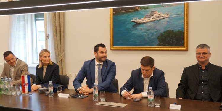 Potpisan prvi Kolektivni ugovor za zaposlenike Jadrolinije na kopnu