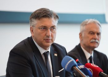 Premijer Plenković na potpisivanju Sporazuma o suradnji na projektu Sveučilišnog sportskog centra: Split 2028. domaćin ESI