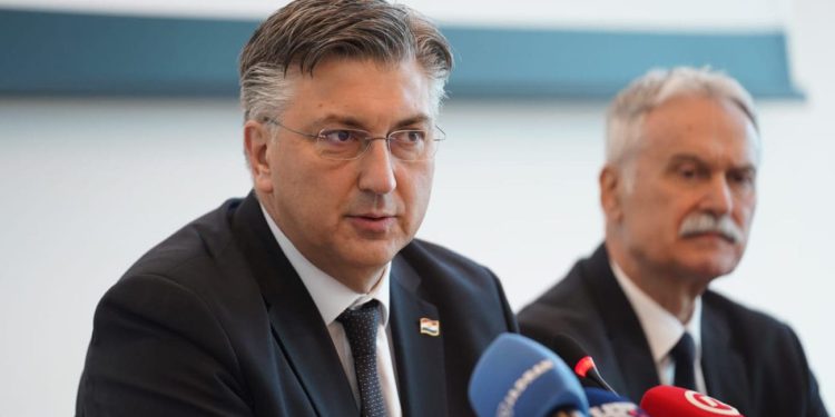 Premijer Plenković na potpisivanju Sporazuma o suradnji na projektu Sveučilišnog sportskog centra: Split 2028. domaćin ESI