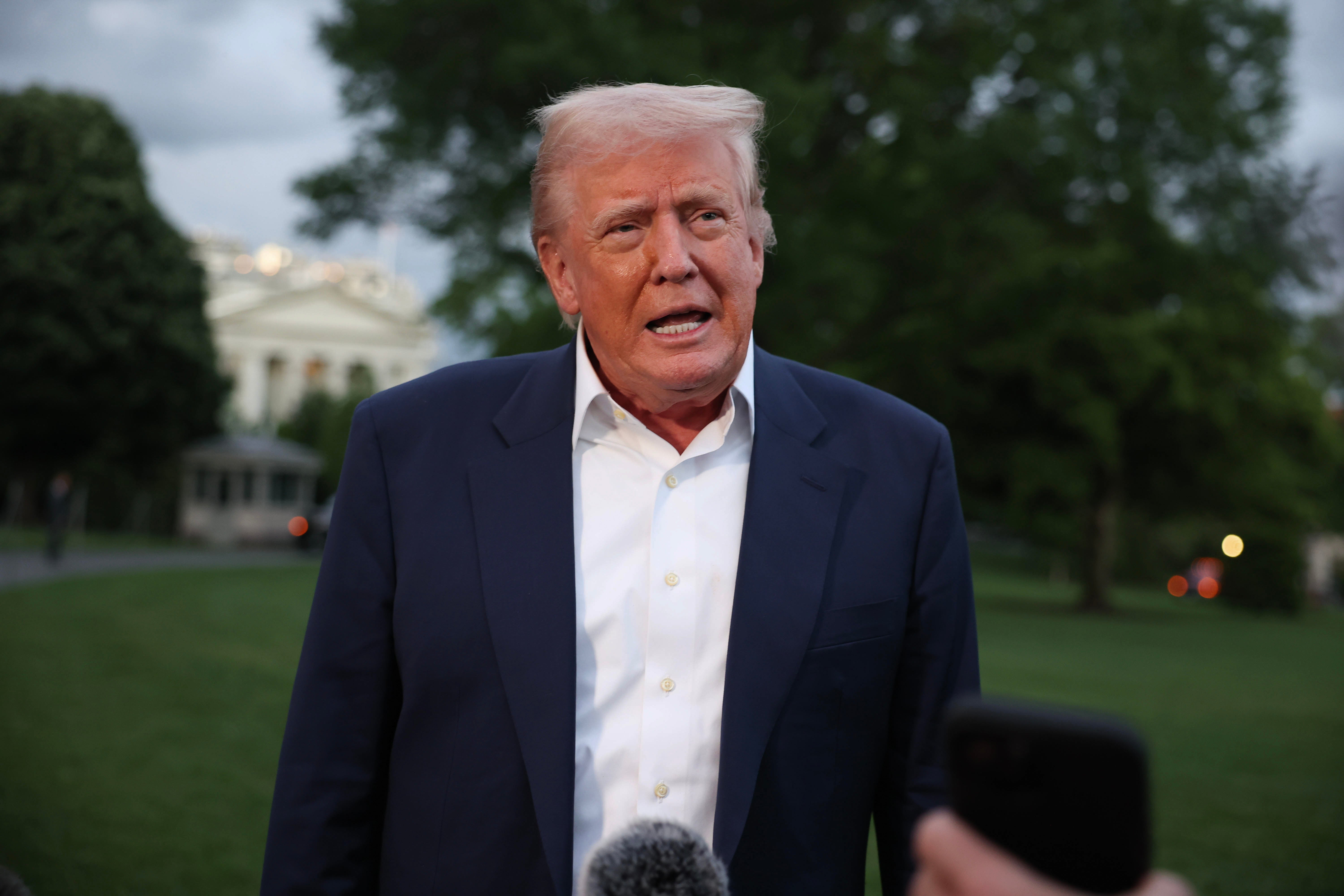 Donald Trump pogodio je suradnika Fox News -a zbog svojih komentara na prvih 100 dana svog predsjedničkog mandata