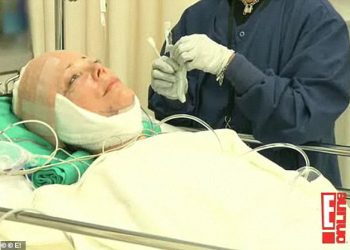 Prestravljena Kris Jenner ide pod nož radi podizanja lica u ponovnim snimkama dok je riješena misterija zbog njezine najnovije operacije