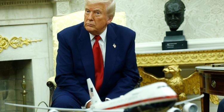 Pretpostavljanje Trumpovog katarskog mlaza za upotrebu kao zrakoplovne snage One ‘nemoguće’ do nakon 2028. godine, kaže izvješće