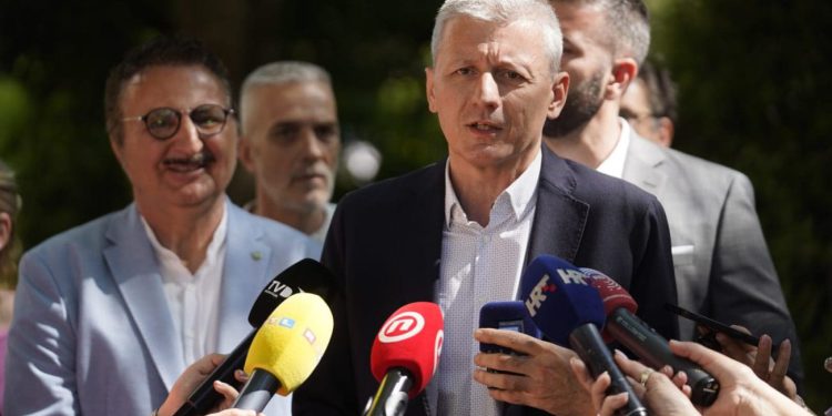 Prkić: Zašto nam je javni gradski prijevoz loš?