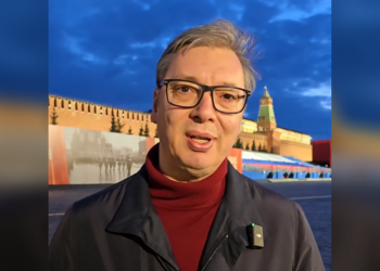 Prkosni srpski vođa šalje poruku EU s Red Square (video) – RT Rusija i bivši Sovjetski Savez