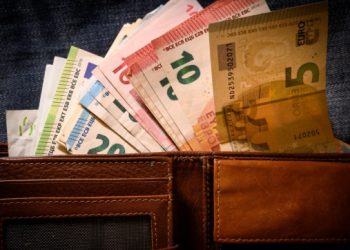 Prosječna mjesečna plaća u ožujku iznosila 1448 eura