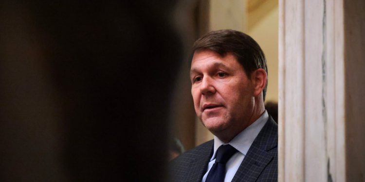 Puhaj za Trumpa kao njegov “veliki lijepi prijedlog zakona” ne uspije u odboru usred konzervativnog pobune