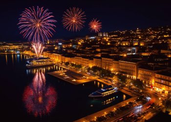RIJEČKO SLAVLJE Prvaci s navijačima na Korzu feštali do dugo u noć
