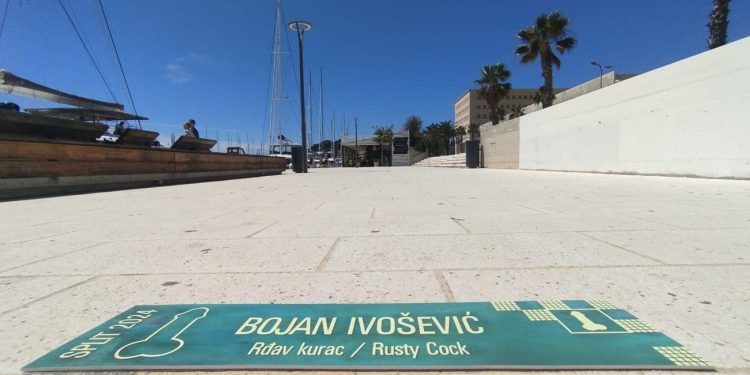 “Rđavi ku**c”: Provokativna ploča osvanula na Zapadnoj obali