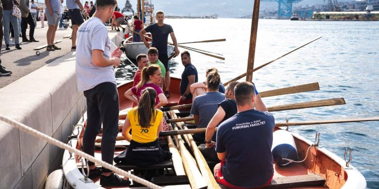Regata Pomorskog fakulteta u Rijeci u mornarskom veslanju