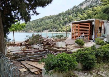 Ruši se ilegalni objekt na Marjanu. Ivošević: “Godinama su zatvarali oči radi toga što je koncesionar HDZovac”